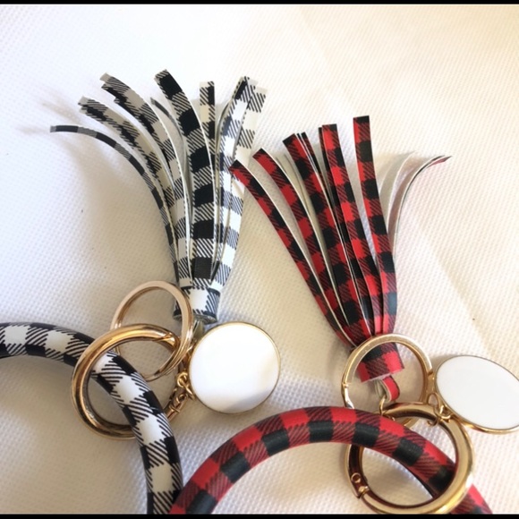 Wristlet Key Ring with Tassel and Gold Accessory - Picture 8 of 8